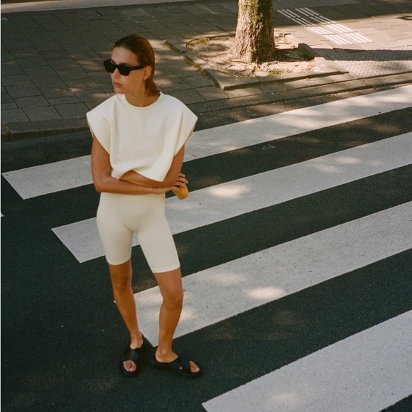 Zara Set - Ecru Round Neck Sweatshirt w/ Arm Holes & Seamless Bike Shorts - Picture 10 of 17